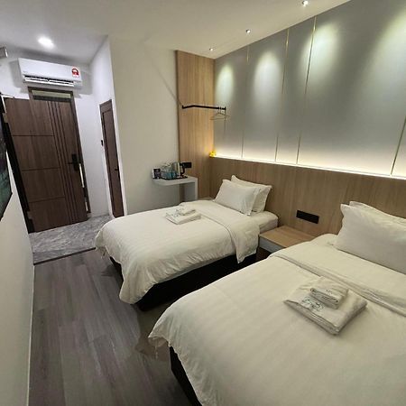오요 90082 레드'S 호텔 빈툴루 외부 사진