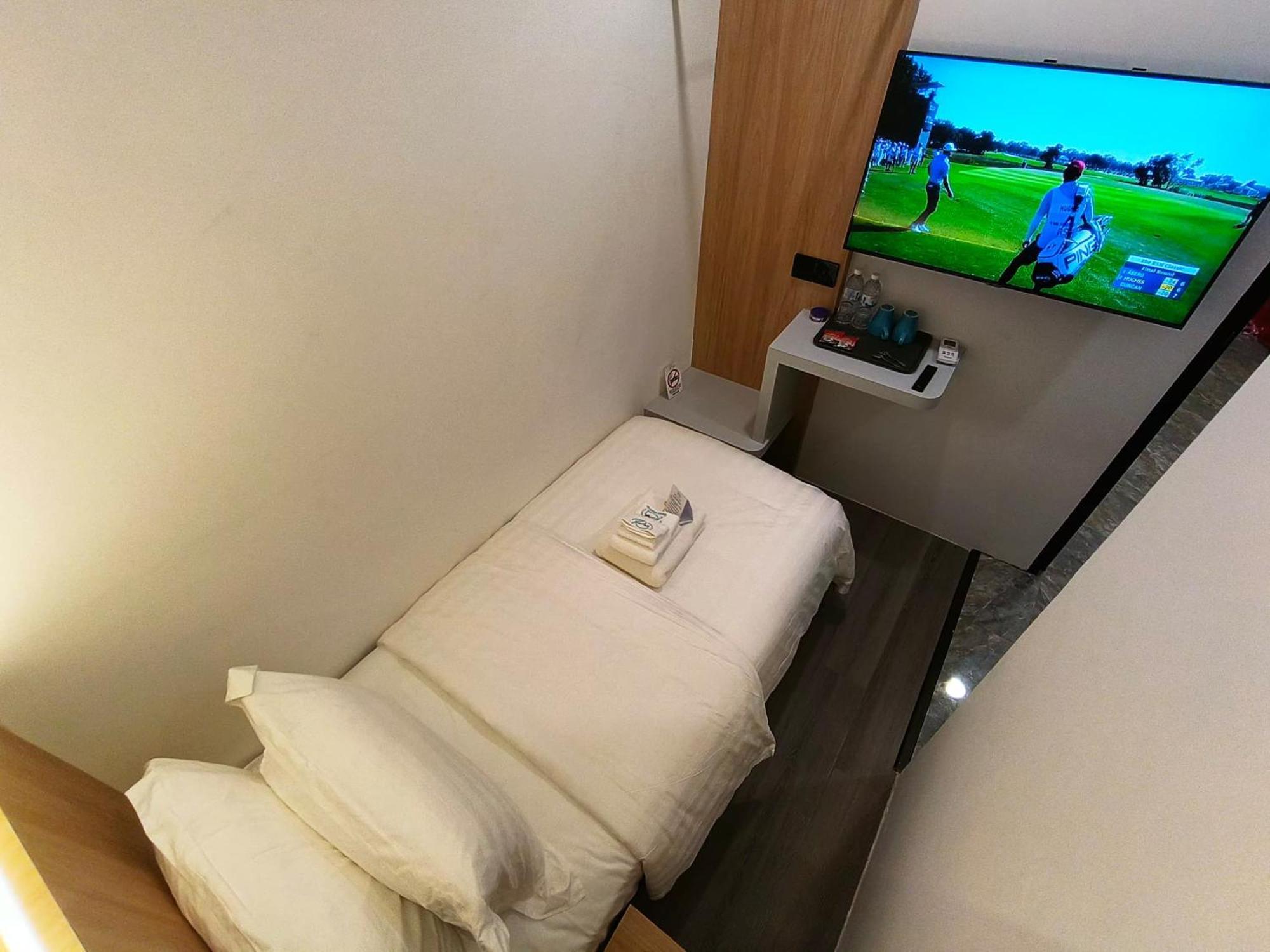 오요 90082 레드'S 호텔 빈툴루 외부 사진